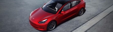 特斯拉破窗而出:真的不是失控